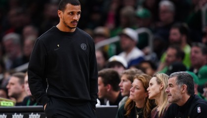 马祖拉谈惨败：我们连上篮都只有18中4 我不知道还能说什么